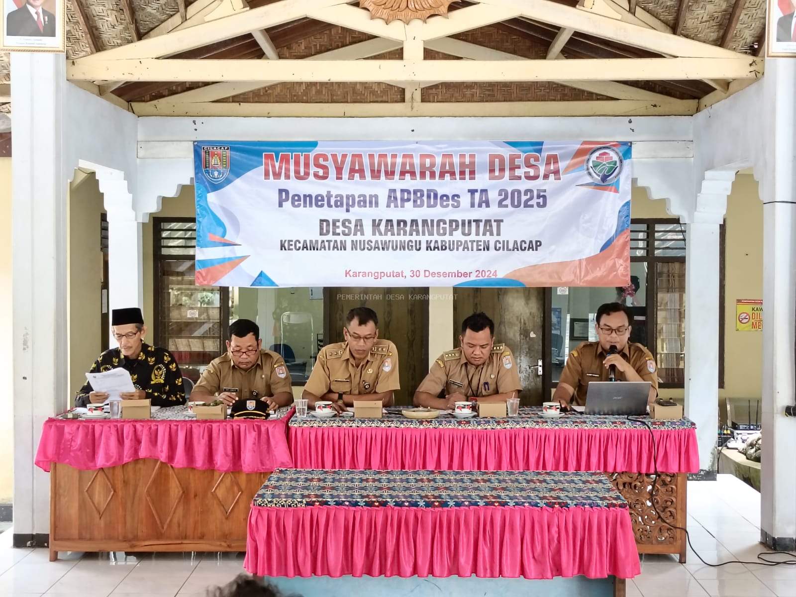 Musyawarah Desa (Musdes) Penetapan APBDes Tahun Anggaran 2025 Desa Karangputat, Kecamatan Nusawungu, Kabupaten Cilacap